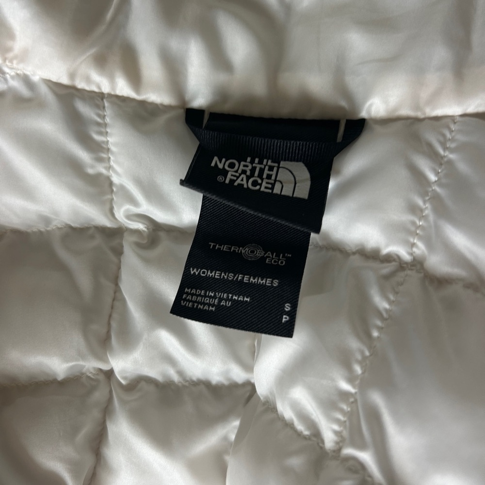 The North Face Women’s Thermoball Gardenia White Eco Zip Up Jacket Size Small - Picture 15 of 16